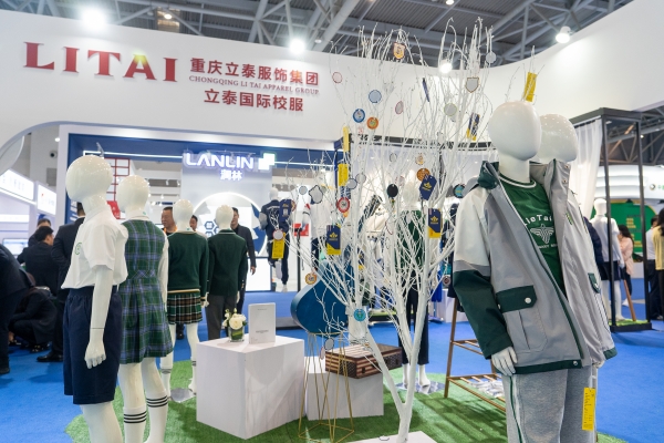 花季传媒网站链接免费校服定制厂家.jpg