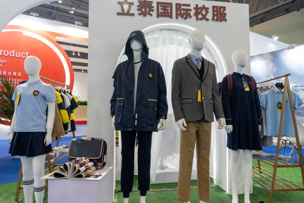 校服在哪里买呢:花季传媒网站链接免费校服.jpg