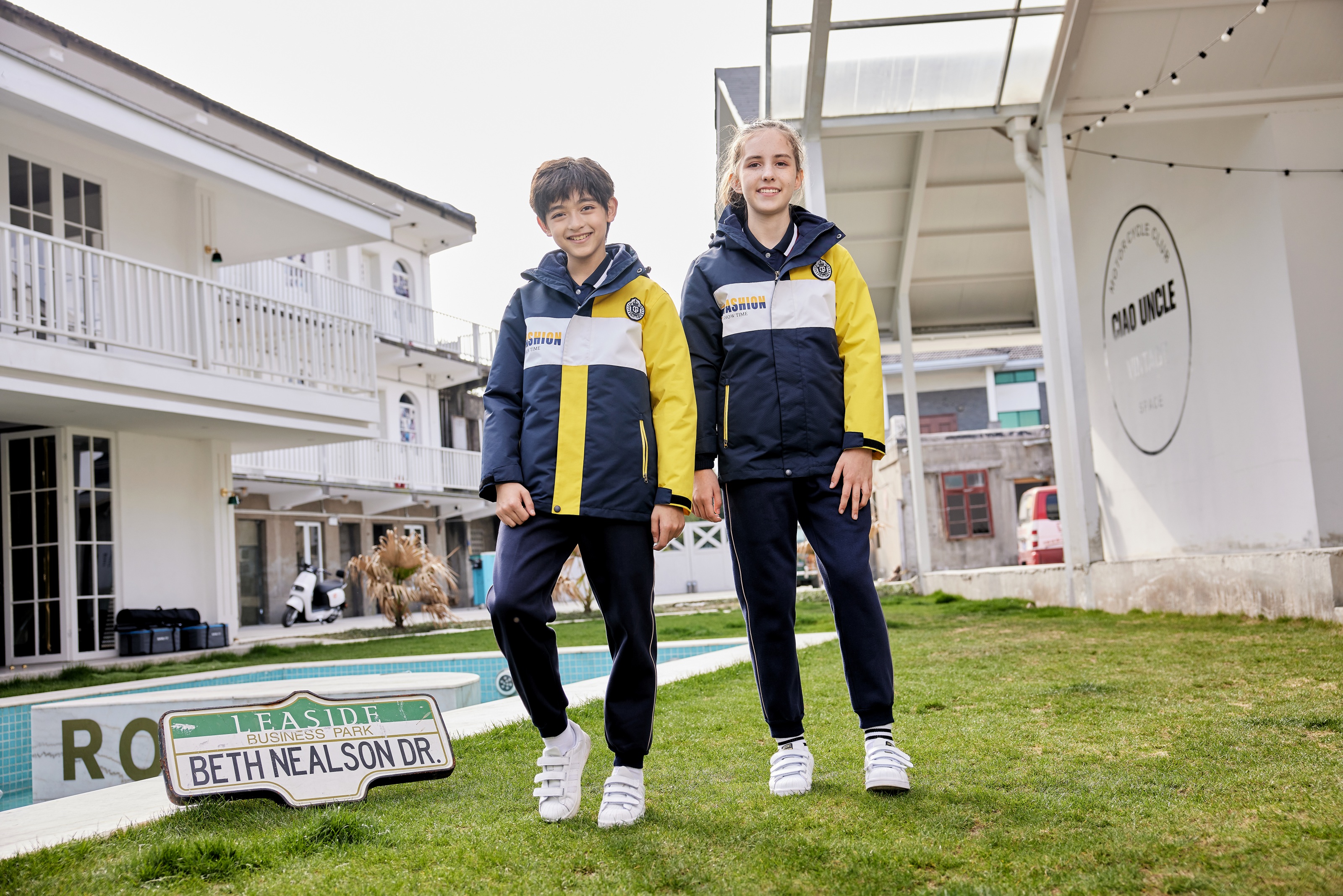 花季传媒网站链接免费校服定制厂家：秋季校服